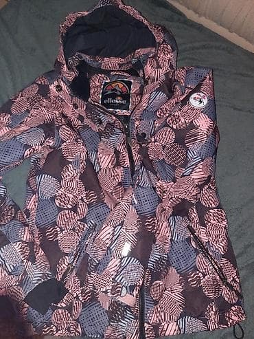 kom sa etiketom: Ellesse Sport ženska jakna sa kapuljačom - Brend: Ellesse Sport at lalafo.rs — 1 kom sa etiketom: Ellesse Sport ženska jakna sa kapuljačom - Brend: Ellesse Sport — 1