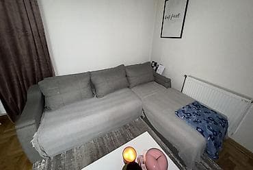 Ugaona garnitura na razvlačenje – siva - Moderan L‑oblik sa širokim na lalafo.rs Ugaona garnitura na razvlačenje – siva - Moderan L‑oblik sa širokim