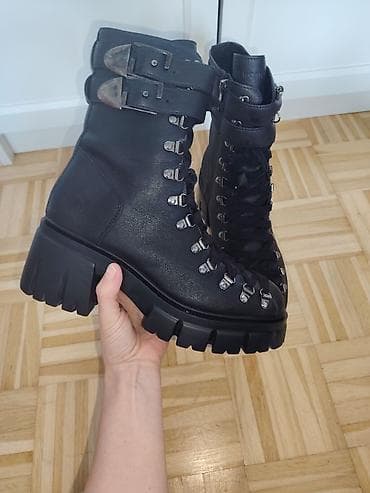 Crne kožne gležnjače/čizme sa platformom i vezivanjem UG 24,5cm - na lalafo.rs — 1 Crne kožne gležnjače/čizme sa platformom i vezivanjem UG 24,5cm - — 1