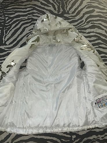Moncler prsluk nov pise da je L velicina ali odgovara M na lalafo.rs — 4 Moncler prsluk nov pise da je L velicina ali odgovara M — 4