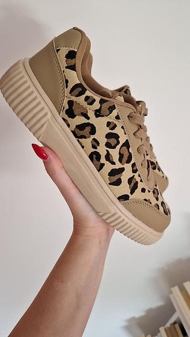 Nove vel.39, gaziste 24.5 cm
lagane na lalafo.rs — 6 Nove vel.39, gaziste 24.5 cm
lagane — 6