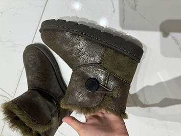 Ugg obuća 37, bоја - Maslinasto zelena na lalafo.rs — 1 Ugg obuća 37, bоја - Maslinasto zelena — 1