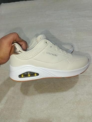 Bež Skechers
36-41
3900 din ik na lalafo.rs — 3 Bež Skechers
36-41
3900 din ik — 3