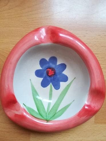 Ukrasna pepeljara keramička, fi 12,5 cm, kao nova at lalafo.rs — 3 Ukrasna pepeljara keramička, fi 12,5 cm, kao nova — 3