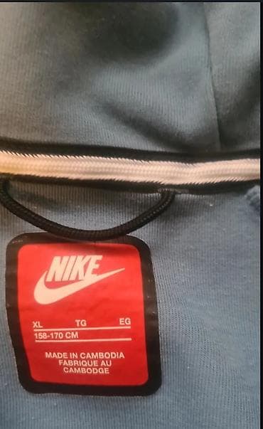 Nike jakna/duks sa kapuljačom, veličina XL (158–170 cm). Model sa na lalafo.rs — 3 Nike jakna/duks sa kapuljačom, veličina XL (158–170 cm). Model sa — 3