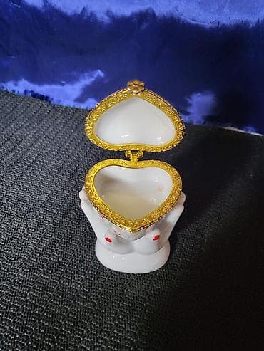 Satula vintaz, nova porcelanska za nakit. Satula he nova,lak na lalafo.rs — 2 Satula vintaz, nova porcelanska za nakit. Satula he nova,lak — 2