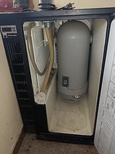 Profesionalni aparat za točeno pivo – Electrolux (frižider sa at lalafo.rs — 3 Profesionalni aparat za točeno pivo – Electrolux (frižider sa — 3