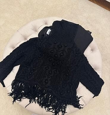 Crni pleteni džemper/pončo sa resama ZARA - Boja: crna - Kroj: širi na lalafo.rs — 1 Crni pleteni džemper/pončo sa resama ZARA - Boja: crna - Kroj: širi — 1