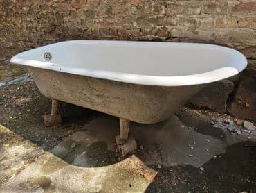 Stara kada od tuča samostojeća - visina sa nogicama 54 cm - fiksna na lalafo.rs Stara kada od tuča samostojeća - visina sa nogicama 54 cm - fiksna