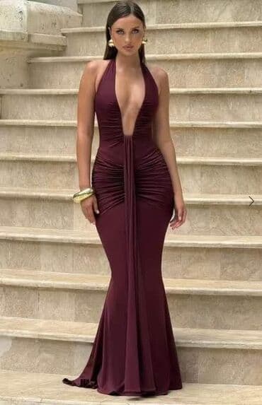 💫Elegantna večernja haljina sa dubokim V izrezom i halter vezivanjem na lalafo.rs 💫Elegantna večernja haljina sa dubokim V izrezom i halter vezivanjem