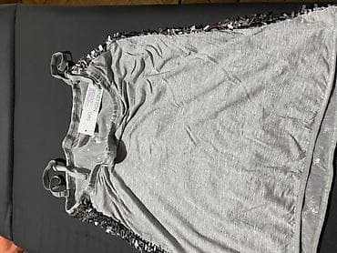 Benetton majica na bretele sa šljokicama - Brend: Benetton (etiketa na lalafo.rs — 3 Benetton majica na bretele sa šljokicama - Brend: Benetton (etiketa — 3