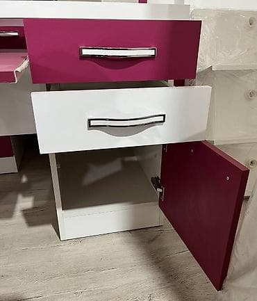 Na prodaju radni stolovi, u dve različite boje Dimenzije crnog radnog na lalafo.rs — 8 Na prodaju radni stolovi, u dve različite boje Dimenzije crnog radnog — 8