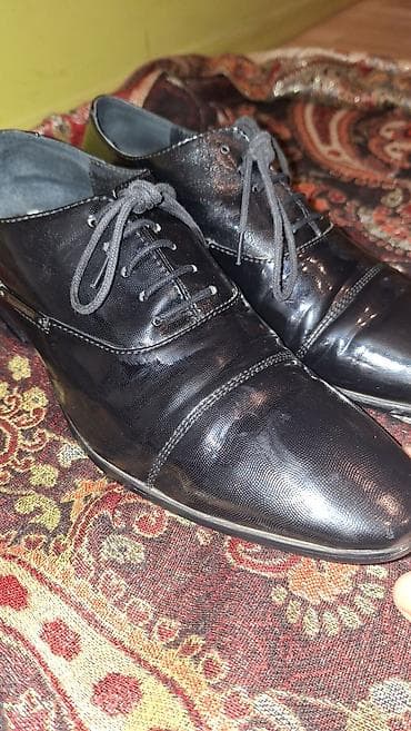 Elegantne muške cipele – crne, vezivanje na pertle, klasičan „cap-toe“ na lalafo.rs — 1 Elegantne muške cipele – crne, vezivanje na pertle, klasičan „cap-toe“ — 1