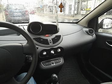 dve suknje po: Renault Twingo – gradski hečbek, 3 vrata, srebrna boja. Karoserija i na lalafo.rs — 9 dve suknje po: Renault Twingo – gradski hečbek, 3 vrata, srebrna boja. Karoserija i — 9