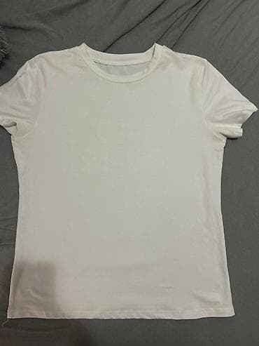 Bela unisex majica kratkih rukava sa printom - Boja: bela - Kroj na lalafo.rs — 1 Bela unisex majica kratkih rukava sa printom - Boja: bela - Kroj — 1