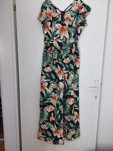 Kombinezon sa v izrezom, S veličina, potpuno nov i lagan na lalafo.rs — 1 Kombinezon sa v izrezom, S veličina, potpuno nov i lagan — 1