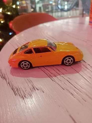 Bburago Porsche 911 Carrera – die-cast model - Skala: 1:43 (oznaka na lalafo.rs — 6 Bburago Porsche 911 Carrera – die-cast model - Skala: 1:43 (oznaka — 6