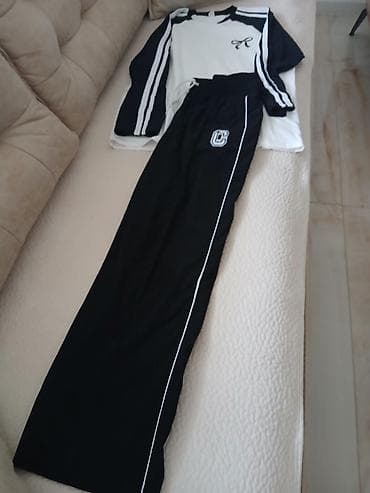 Duks i trenerka – komplet za svakodnevno nošenje - Dvoddelni komplet na lalafo.rs Duks i trenerka – komplet za svakodnevno nošenje - Dvoddelni komplet