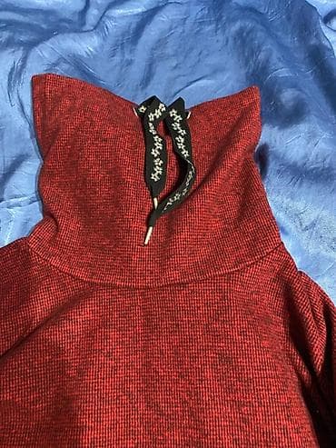 Crveni Multiblu džemper sa kapuljačom, veličina 36 – nov! Tekst na lalafo.rs — 2 Crveni Multiblu džemper sa kapuljačom, veličina 36 – nov! Tekst — 2