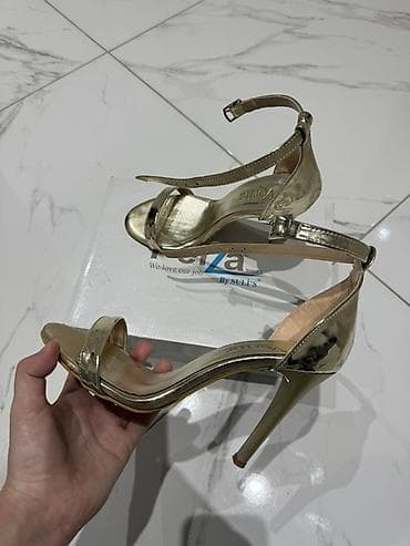 Zlatne sandale, 38 broj, u odličnom stanju, nošene samo jednom na lalafo.rs — 1 Zlatne sandale, 38 broj, u odličnom stanju, nošene samo jednom — 1