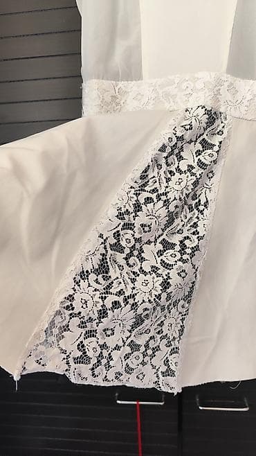 ⚪Bela haljina sa crnom postavom u donjem delu. ⚪Veličina S. Nema na lalafo.rs — 5 ⚪Bela haljina sa crnom postavom u donjem delu. ⚪Veličina S. Nema — 5