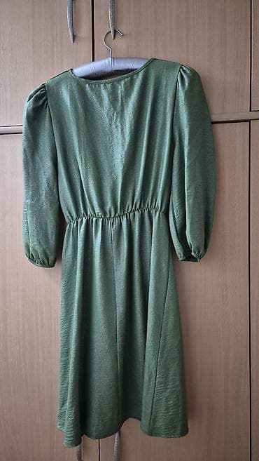 zenske broj: Zelena ženska haljina sa blagim satenskim sjajem. Model do kolena at lalafo.rs — 2 zenske broj: Zelena ženska haljina sa blagim satenskim sjajem. Model do kolena — 2