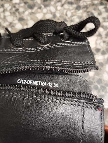 Kožne čizme LASOCKI br.34, crne, model sa pertlama i bočnim at lalafo.rs — 5 Kožne čizme LASOCKI br.34, crne, model sa pertlama i bočnim — 5
