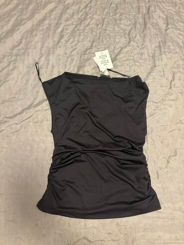 Bershka M, bоја - Crna, Večernji, maturski, Top (bez rukava) na lalafo.rs Bershka M, bоја - Crna, Večernji, maturski, Top (bez rukava)