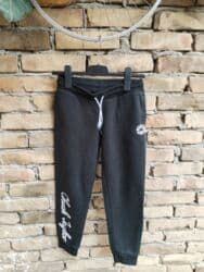 CONVERSE trenerka za decake vel 152/158 Super ocuvana Struk po 35 na lalafo.rs CONVERSE trenerka za decake vel 152/158 Super ocuvana Struk po 35