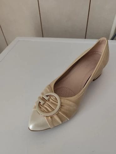 Elegantne ženske cipele sa niskom potpeticom Labrador - Boja: bež sa na lalafo.rs — 1 Elegantne ženske cipele sa niskom potpeticom Labrador - Boja: bež sa — 1