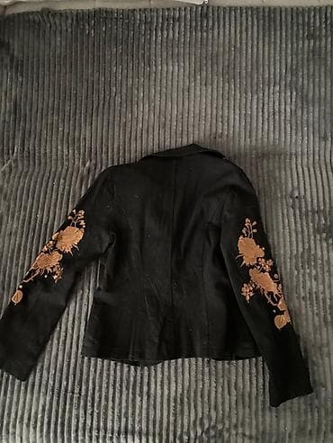 kom sa etiketom: Crni ženski sako sa vezom i nitnama – Sassy - Boja: crna sa bogatim at lalafo.rs — 3 kom sa etiketom: Crni ženski sako sa vezom i nitnama – Sassy - Boja: crna sa bogatim — 3