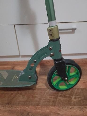 Trotinet je potouno ispravan, u odlicnom stanju je sa sitnim tragovima at lalafo.rs — 2 Trotinet je potouno ispravan, u odlicnom stanju je sa sitnim tragovima — 2