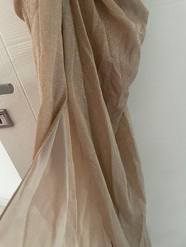 Elegantna midi/duga haljina u boji šampanjca sa diskretnim na lalafo.rs — 2 Elegantna midi/duga haljina u boji šampanjca sa diskretnim — 2