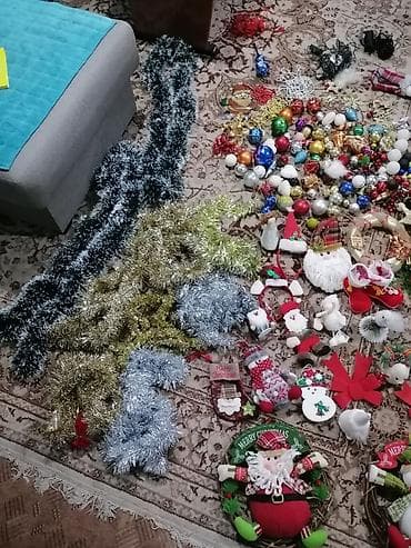 Razni novogodišnji ukrasi. Ima baš dosta svega. Sve za 5500 na lalafo.rs — 2 Razni novogodišnji ukrasi. Ima baš dosta svega. Sve za 5500 — 2