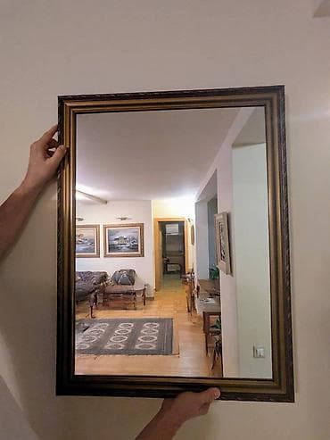 Prodajem elegantno ogledalo, pravougaonog oblika u masivnom na lalafo.rs — 1 Prodajem elegantno ogledalo, pravougaonog oblika u masivnom — 1