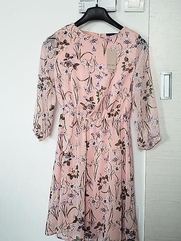 Esmara cvetna haljina vel.S Ramena 40,pazuh 50,struk 36-46.duzina na lalafo.rs Esmara cvetna haljina vel.S Ramena 40,pazuh 50,struk 36-46.duzina