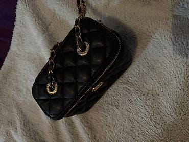 Chanel vanity torbica. Staje dosta stvari,idealna za izlaske i za na lalafo.rs — 2 Chanel vanity torbica. Staje dosta stvari,idealna za izlaske i za — 2