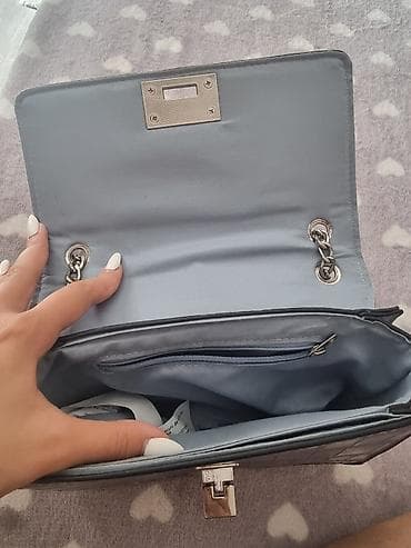 Stradivarius torbica. ogrebana kopca. za vise informacija posaljite na lalafo.rs — 3 Stradivarius torbica. ogrebana kopca. za vise informacija posaljite — 3