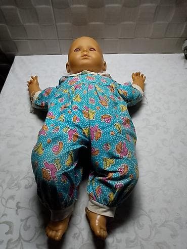 Velika lutka beba veličine 50 cm sa kompletnom odećom, odlično očuvana na lalafo.rs Velika lutka beba veličine 50 cm sa kompletnom odećom, odlično očuvana