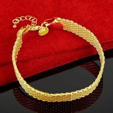 Zlatno-tonirana ženska ogrlica sa pletenim lancem Cena 1600din Idealna na lalafo.rs Zlatno-tonirana ženska ogrlica sa pletenim lancem Cena 1600din Idealna