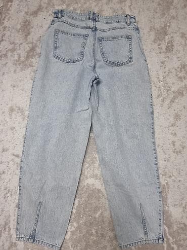 bermude teksas br: H & M MOM Jeans
veličina 38 at lalafo.rs — 3 bermude teksas br: H & M MOM Jeans
veličina 38 — 3