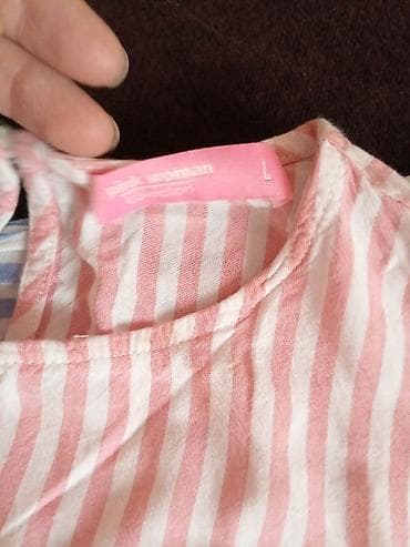 pantalone butiku ali: Dve bluze od jako lepog materijala, neko pamučno platno. Jako lepo na lalafo.rs — 4 pantalone butiku ali: Dve bluze od jako lepog materijala, neko pamučno platno. Jako lepo — 4