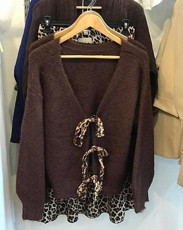 Women's Sweaters, Cardigans: Dzemperi
Cena 2.500 din 🥰😊
Uni vel.
V/020 at lalafo.rs — 4 Women's Sweaters, Cardigans: Dzemperi
Cena 2.500 din 🥰😊
Uni vel.
V/020 — 4