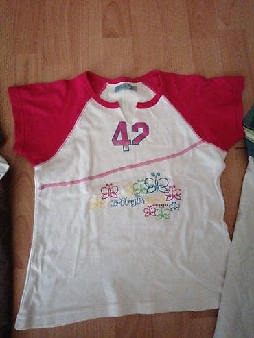 Tri ženske majice kratkih rukava različitih dezena. Jedna majica je na lalafo.rs — 3 Tri ženske majice kratkih rukava različitih dezena. Jedna majica je — 3