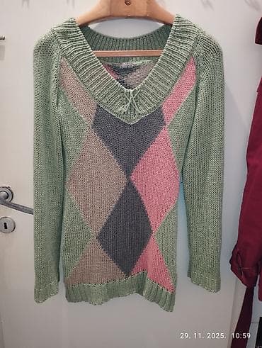 Ženski pleteni džemper sa V-izrezom i argyle šarom - Model: duži na lalafo.rs — 4 Ženski pleteni džemper sa V-izrezom i argyle šarom - Model: duži — 4