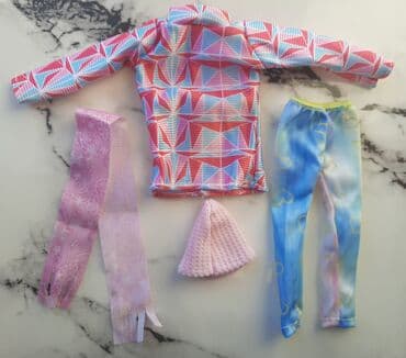 Garderoba za lutke: Odelce za lutke ili barbike. Slanje poštom. - Postekspres - CC paket na lalafo.rs — 1 Garderoba za lutke: Odelce za lutke ili barbike. Slanje poštom. - Postekspres - CC paket — 1