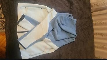 Nike jakna/duks sa kapuljačom, veličina XL (158–170 cm). Model sa na lalafo.rs — 2 Nike jakna/duks sa kapuljačom, veličina XL (158–170 cm). Model sa — 2