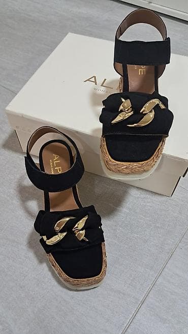 Ženske sandale na punu petu ALPE - Boja: crna, sa dekorativnim na lalafo.rs — 2 Ženske sandale na punu petu ALPE - Boja: crna, sa dekorativnim — 2