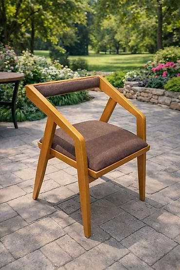 Moderan stolac od punog drveta sa tapaciranim sedištem i naslonomgs - na lalafo.rs Moderan stolac od punog drveta sa tapaciranim sedištem i naslonomgs -