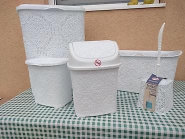 Set ukrasnih plastičnih korpi/kanti i toaletne četke – bela “čipka” na lalafo.rs — 1 Set ukrasnih plastičnih korpi/kanti i toaletne četke – bela “čipka” — 1